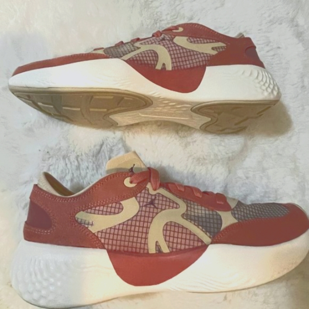 WMNS Delta 3 Low Sneaker
